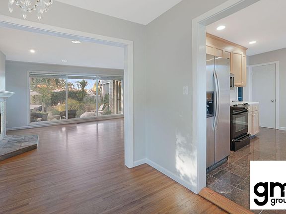 4th image of 4660 Portola Dr