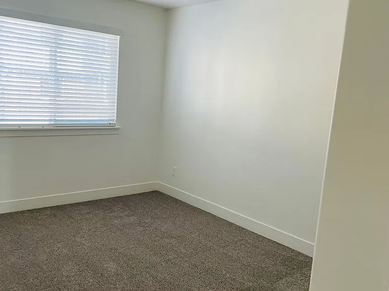 13728 S Devers Dr — Photo 33