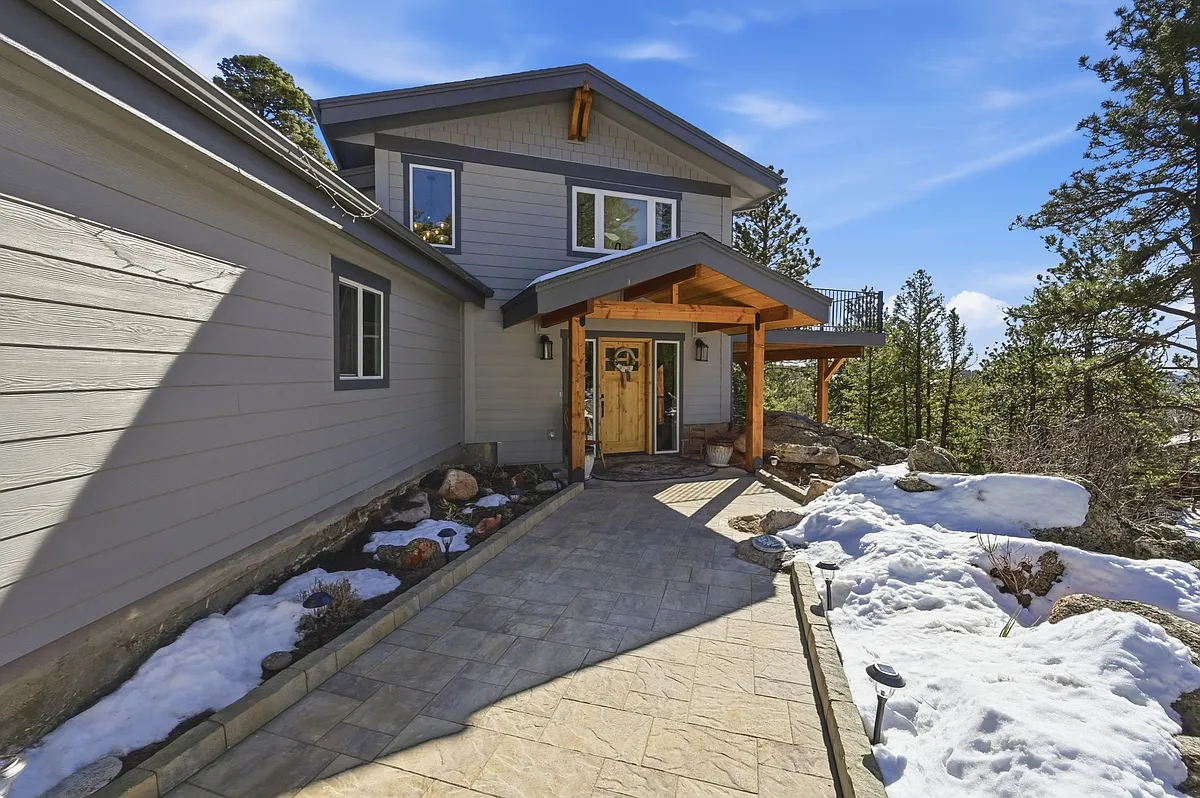 Building Photo - 30855 Walter Dr
