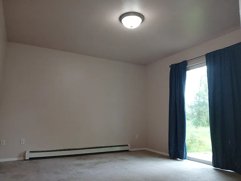 320 E Victor Cir #B — Photo 2