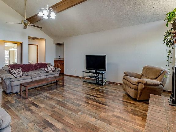 4th image of 11901 Cedar Valley Dr