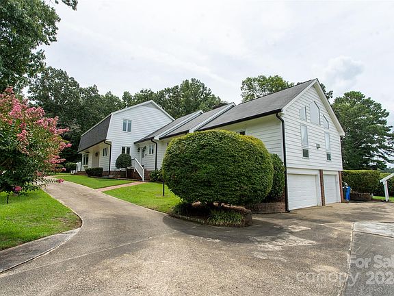 3rd image of 8025 Muirfield Dr