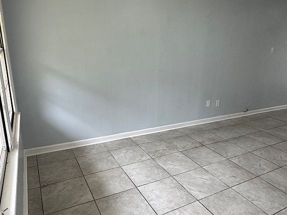 3rd image of 1829 Southview Dr