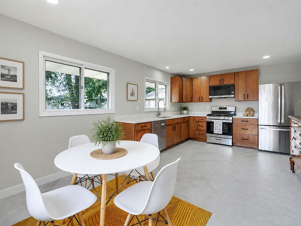1st image of 3694 Upper 73rd St E
