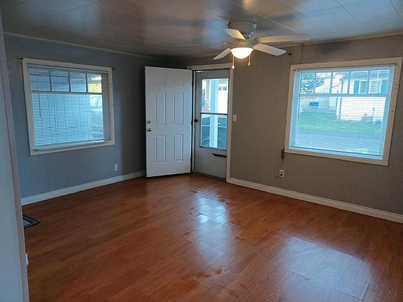 5th image of 321 SE Surf Ave