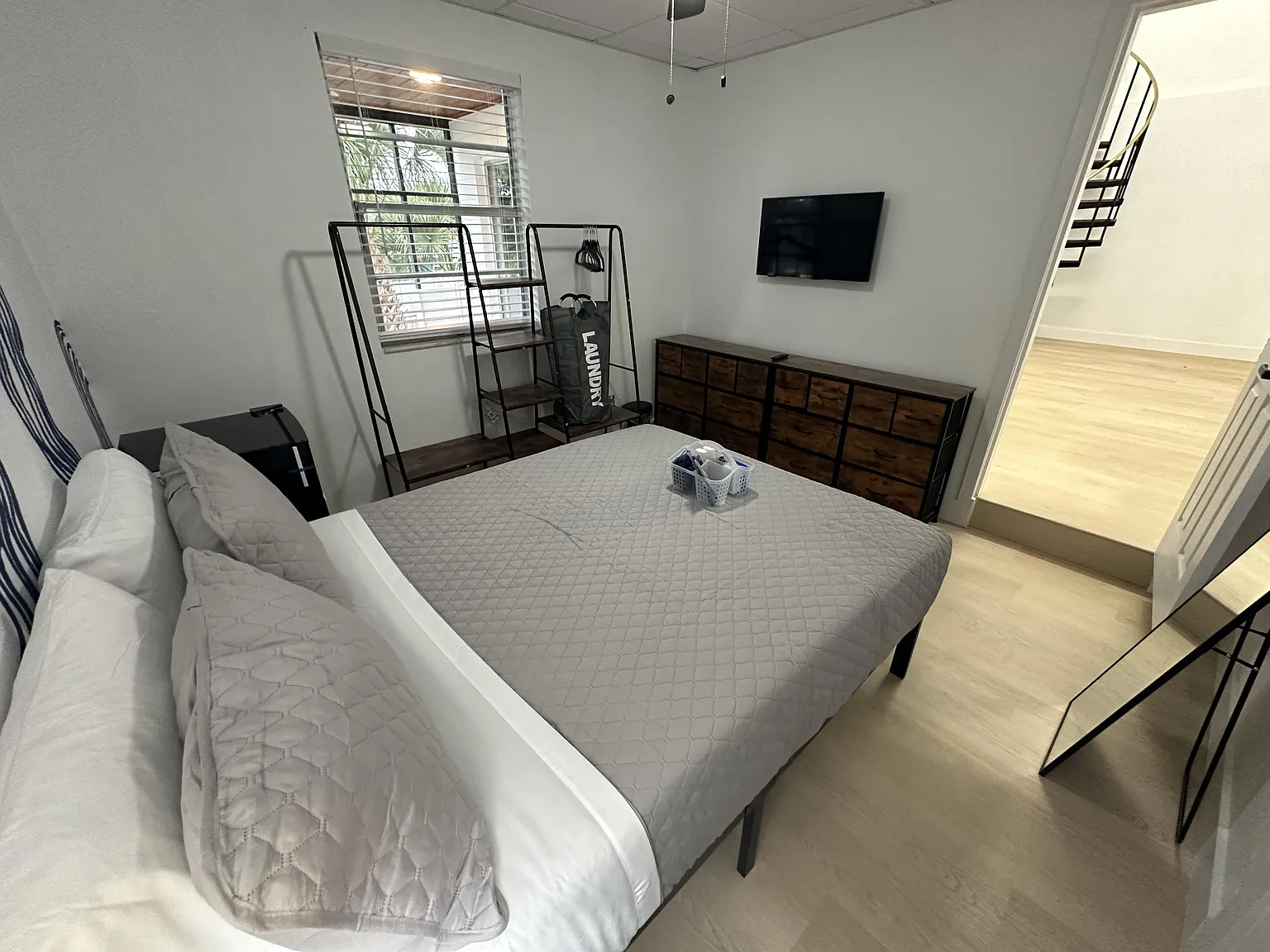 4 bed, 3.0 bath, 2600 sqft, $936 — Photo 1