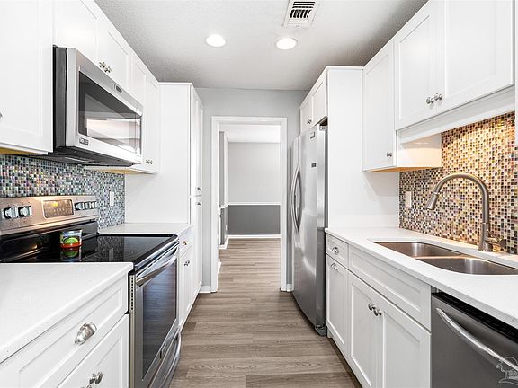 5th image of 2778 Chickering Rd