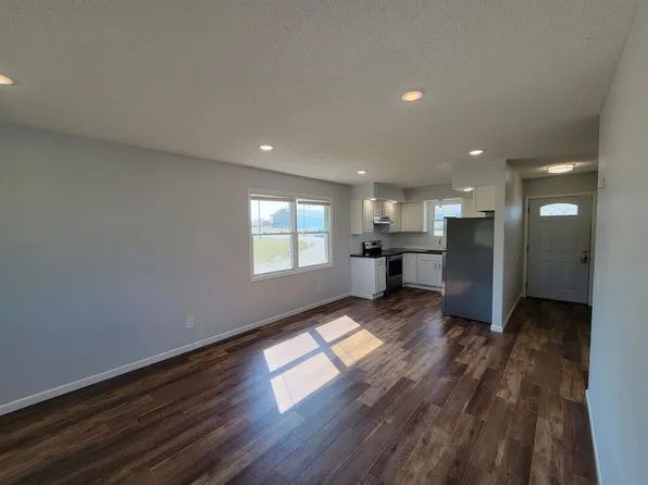 Fairfax Dr - 2256, 2256 Fairfax Dr, Pella, IA 50219