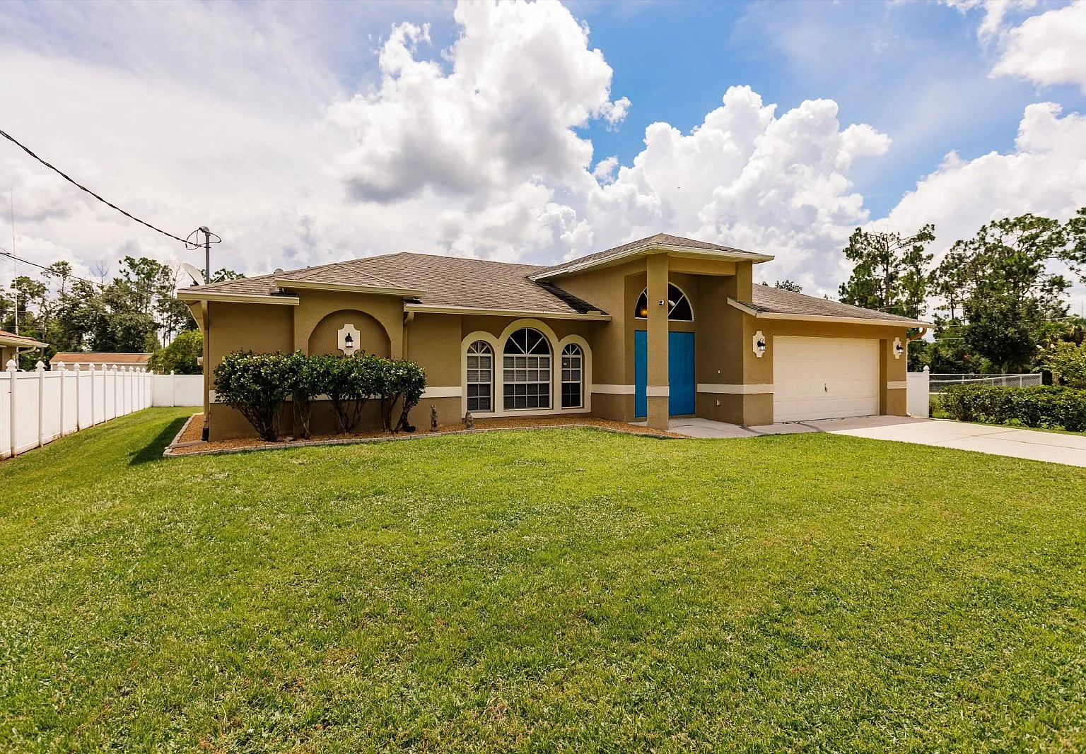3 bed, 2.0 bath, 2537 sqft, $3,500 — Photo 3