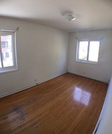 4th image of 2911 W Glenlake Ave