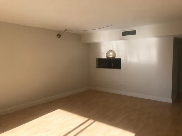 8615 NW 8th St APT 222, Miami, FL 33126
