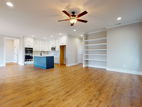 3rd image of 16 Suntan Ct