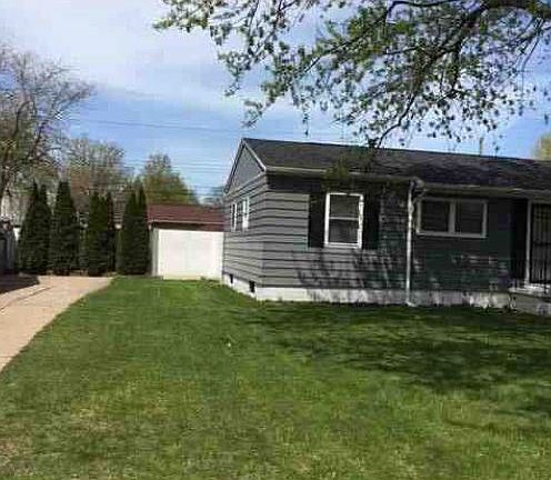 4th image of 2441 Eastlawn St
