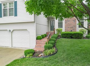 616 NE Burning Tree St, Lees Summit, MO 64064