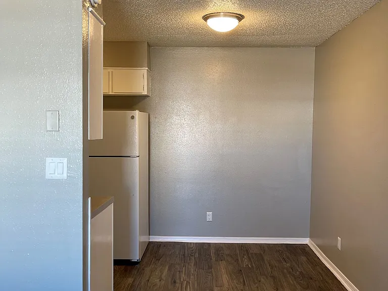 Bryant Grove Apartments — Photo 42