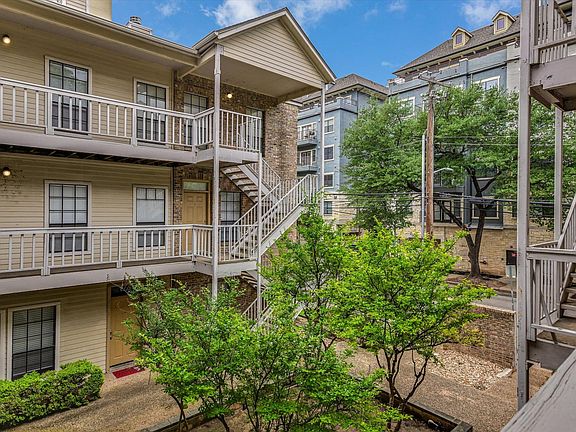 2nd image of 715 W 22nd 1/2 St APT 208
