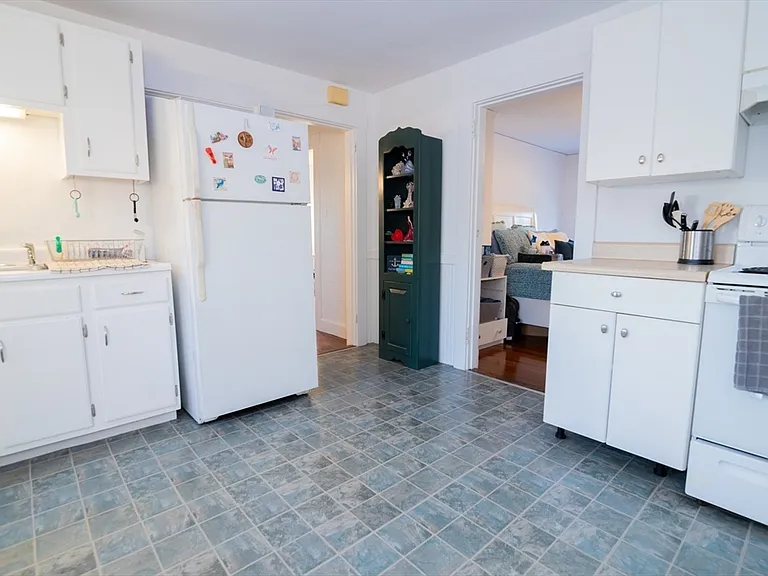105-107 Goddard St #3 — Photo 5