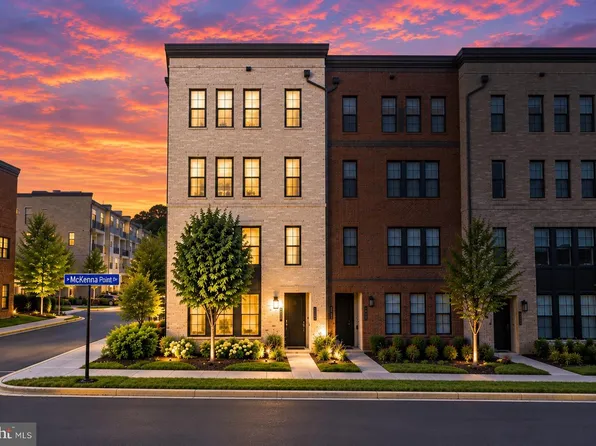 1746 McKenna Point Dr #1601, McLean, VA 22102