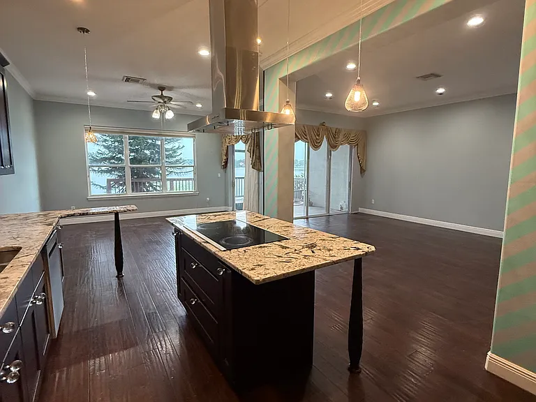 8228 Tivoli Dr — Photo 15