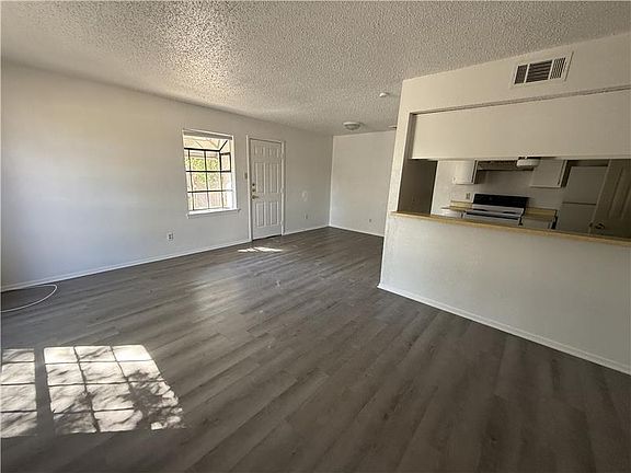 4th image of 4501 Hunt Cir APT A