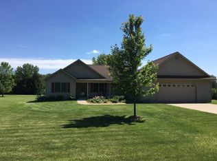 831 Crauns Ln, Quincy, MI 49082