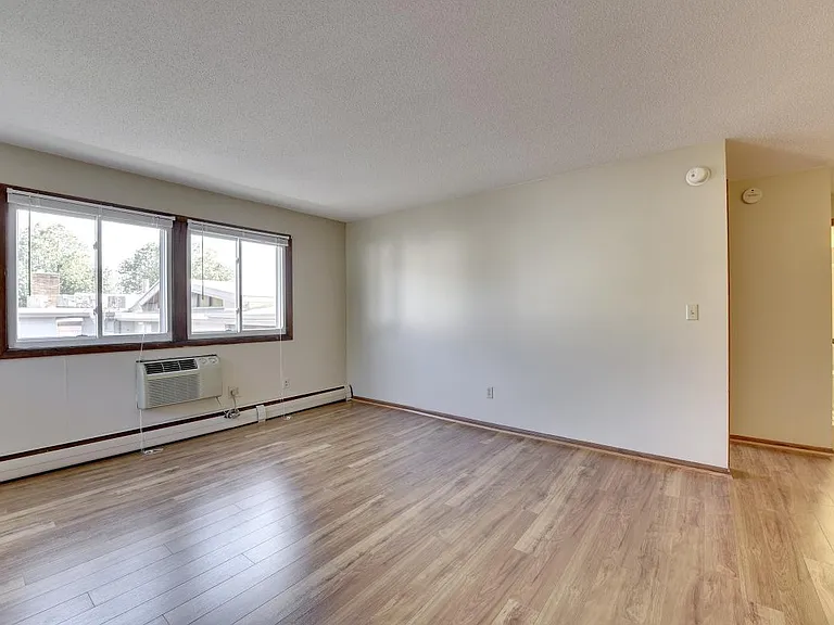 2717 Central Ave NE — Photo 2