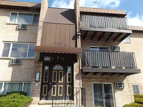 710 W Huntington Commons Rd #2B Photo 1