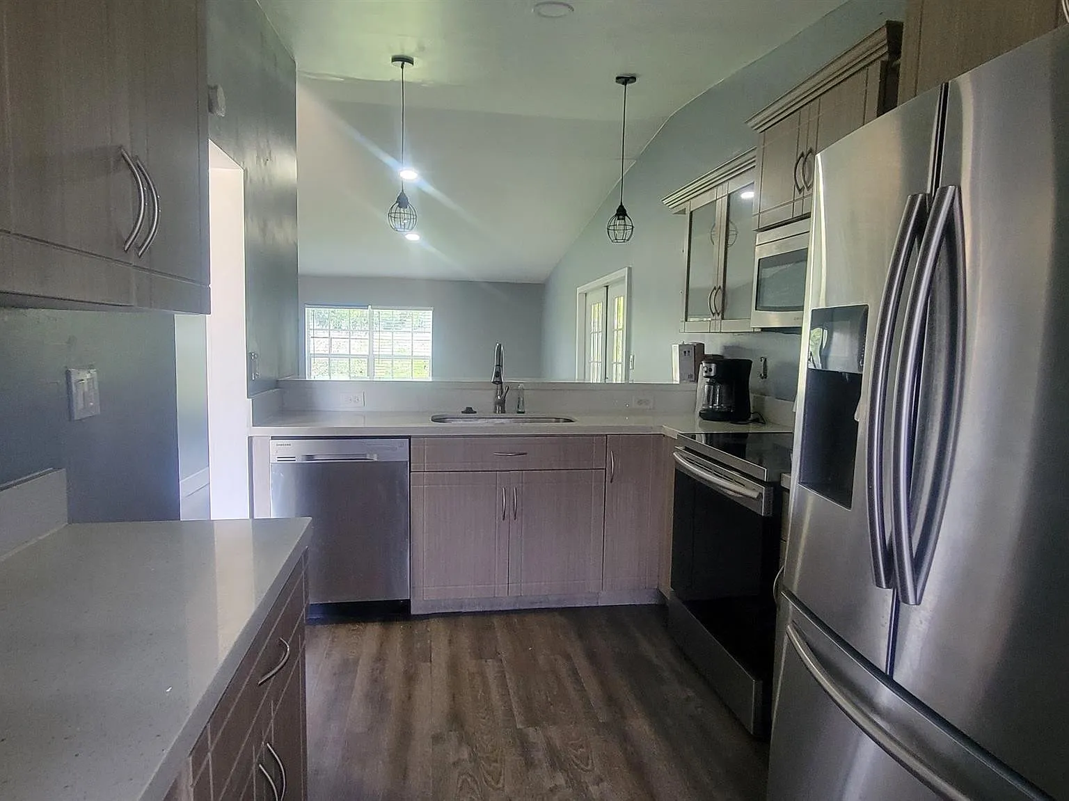 2 bed, 2.0 bath, 912 sqft, $2,600 — Photo 4
