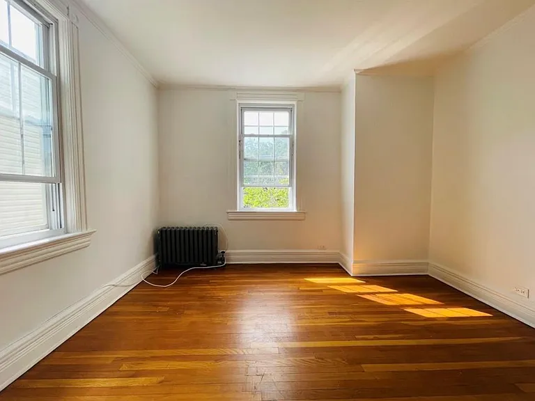 330 Van Duzer St #2 — Photo 9