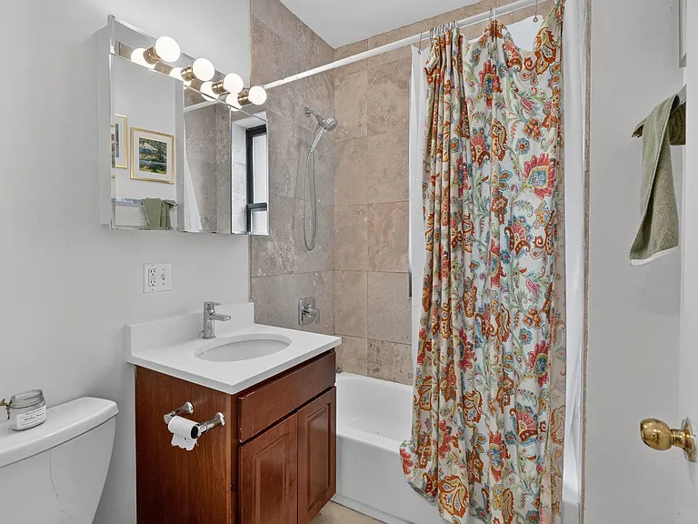 961 W Fletcher St #1 — Photo 33