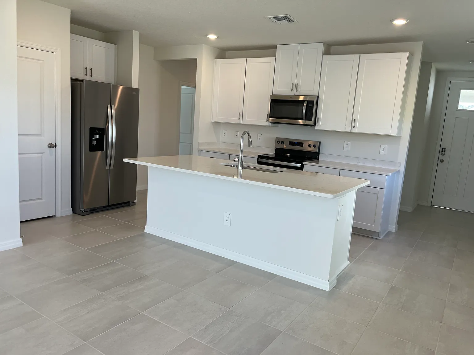 4 bed, 1607 sqft, $3,800 — Photo 4