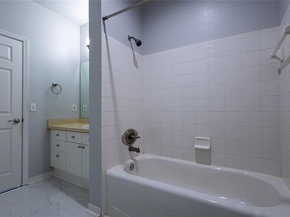 4th image of 18001 RICHMOND PLACE DRIVE #427