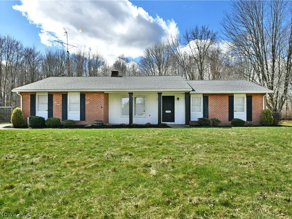 928 Bedford Rd SE, Brookfield, OH 44403