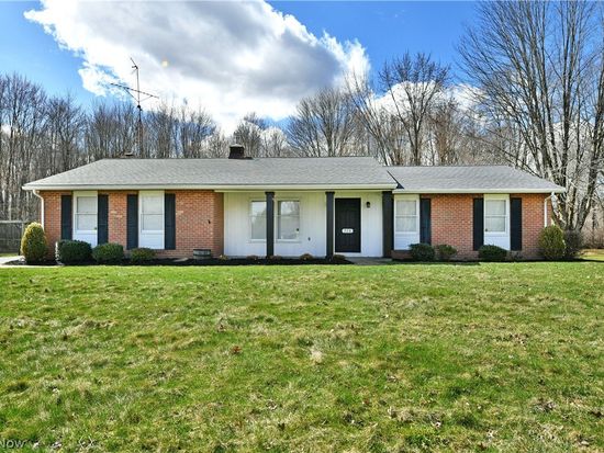 928 Bedford Rd SE, Brookfield, OH 44403