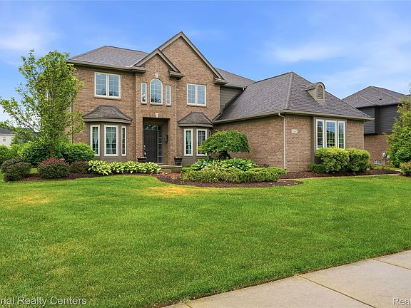 2nd image of 52347 Ferndale Dr