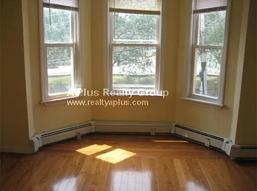 4 bed, 1600 sqft, $3,900 — Photo 4