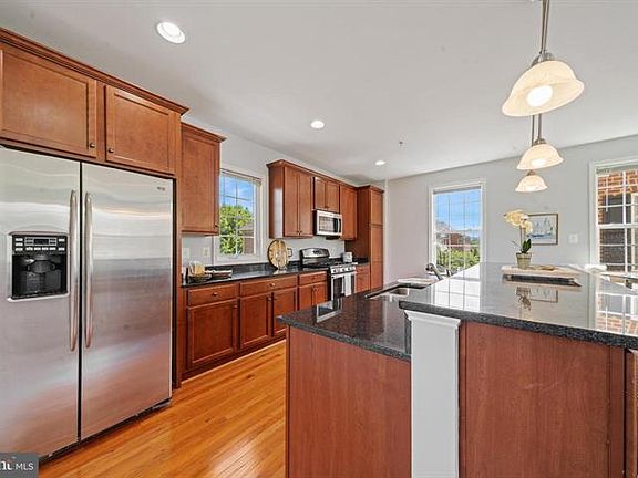 4th image of 4 Parkview Ave