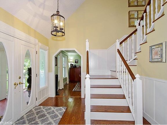 2nd image of 109 W Greentree Ln
