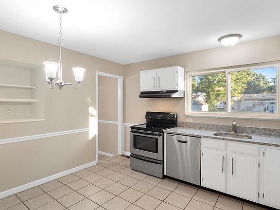 3rd image of 569 Haventree Ln