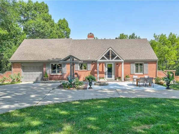 8376 Overhill Dr, Kansas City, MO 64138
