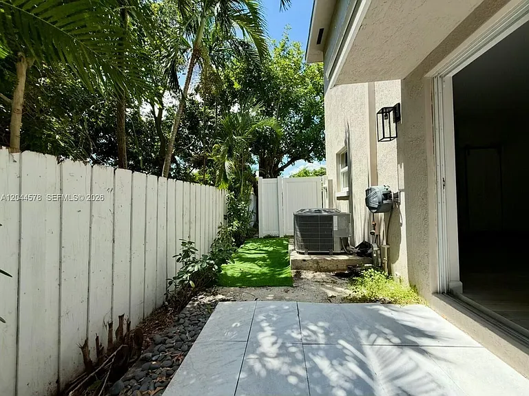 1035 NW 2nd Ave — Photo 33