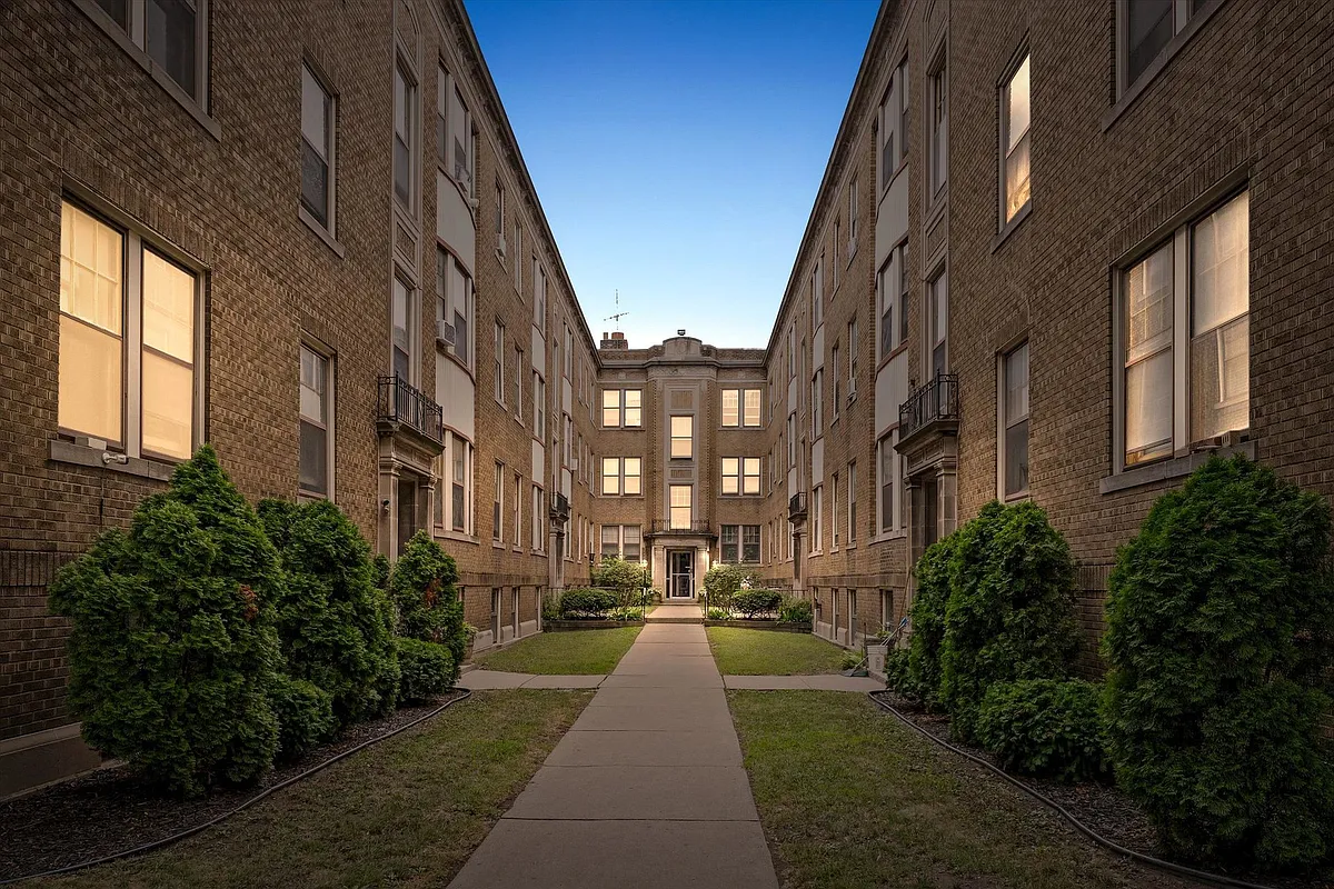 Building Photo - 691 Seward