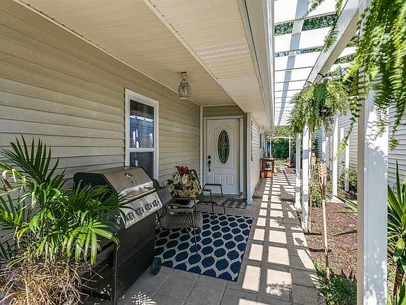 3rd image of 8118 Treetop Ln