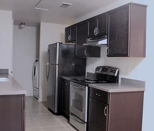 2nd image of 905 Balcones Dr APT 206