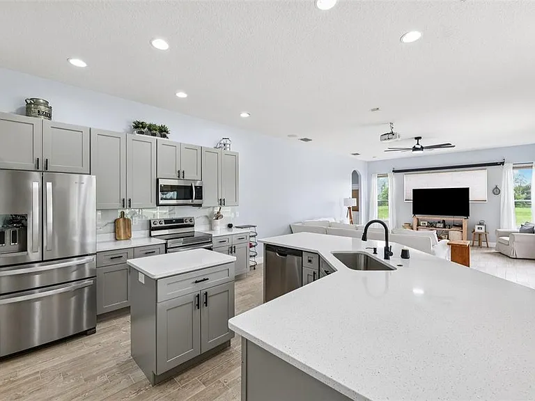 13049 Thoroughbred Dr — Photo 10