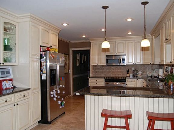 Kitchen w/ Travertene Floors SS APPl, Granite Tops, Cust. Kraft Maid Cab