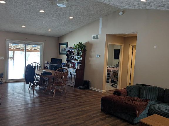 4th image of 10891 Pleasant Renner Rd