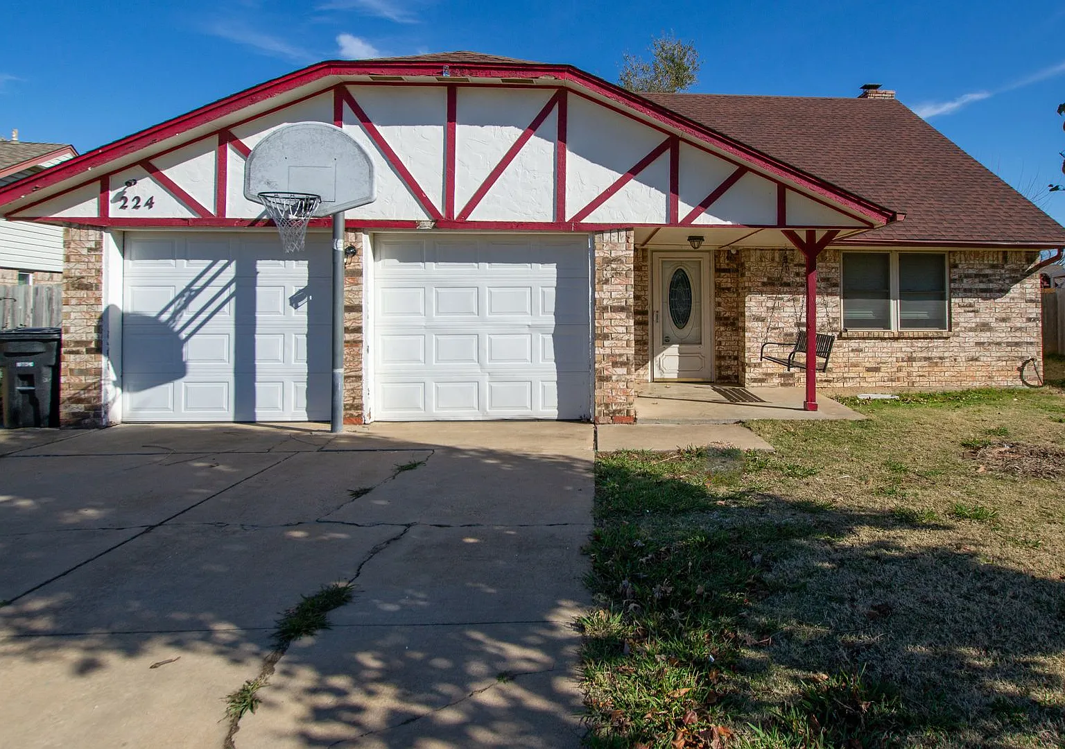 More Space. More Convenience. A Great Central Moore Location. — Photo 1