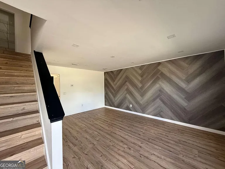 1100 Pineland Ave #7G — Photo 2