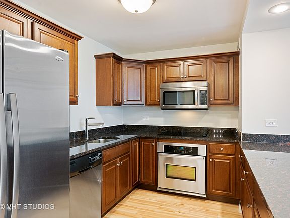4th image of 1255 N Sandburg Ter Unit 1007